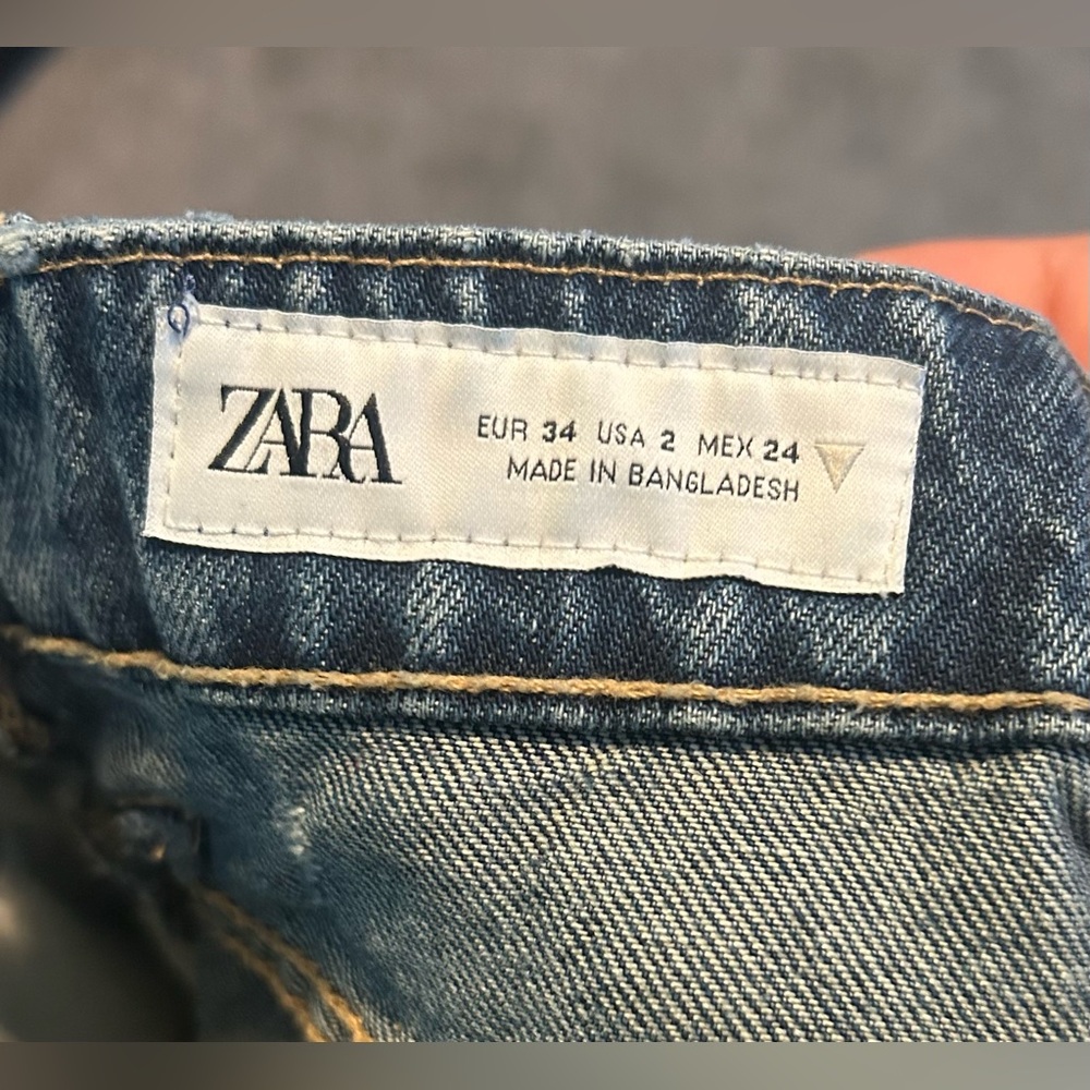 Zara Distressed cut off shorts - Picture 3 of 4